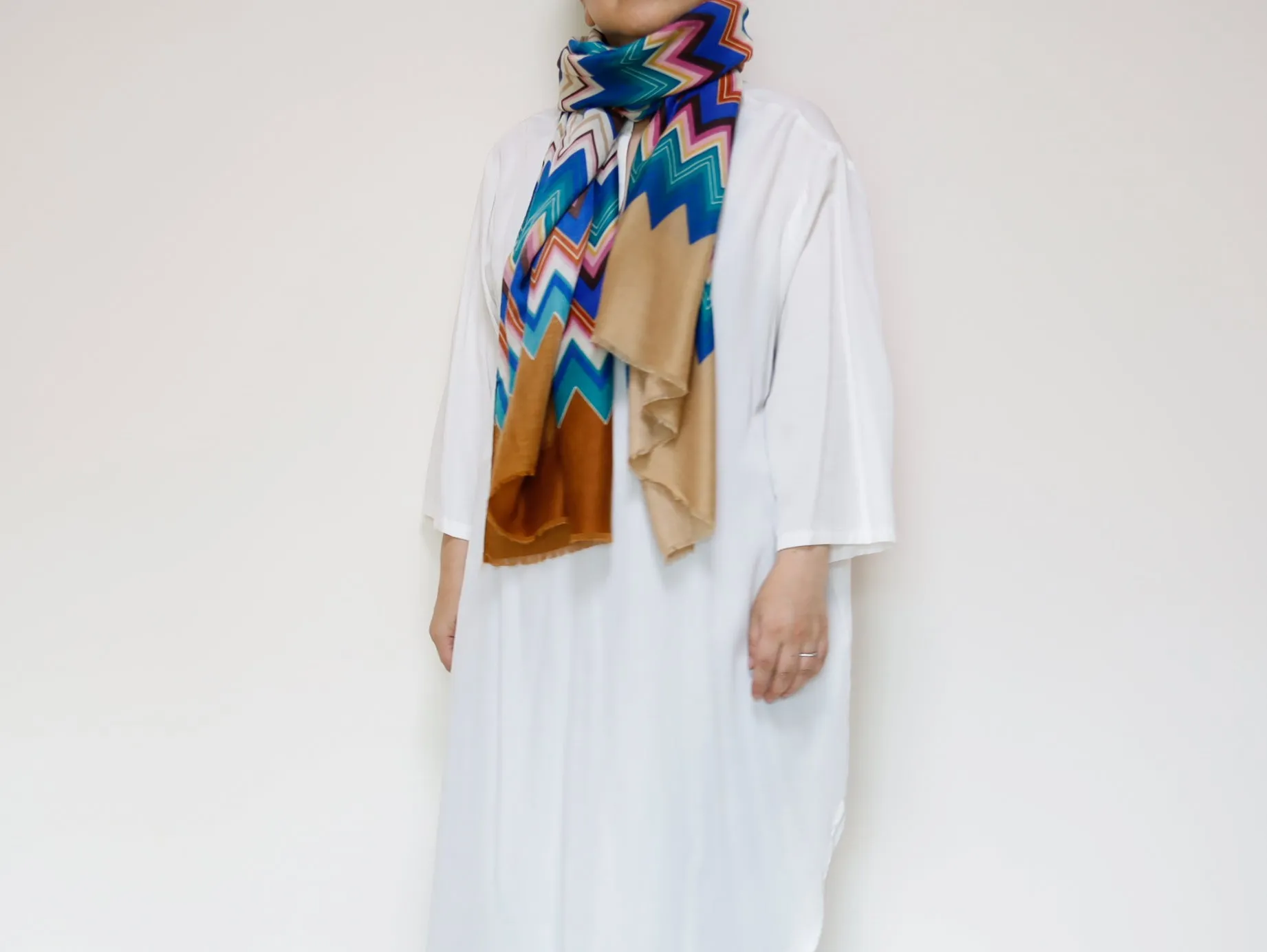 <A17B>  PRINTED  Scarf ZIGZAG -BROWN