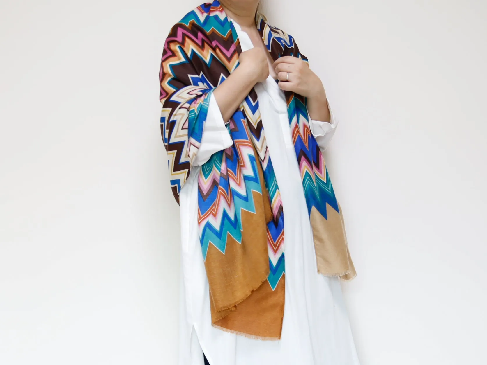 <A17B>  PRINTED  Scarf ZIGZAG -BROWN