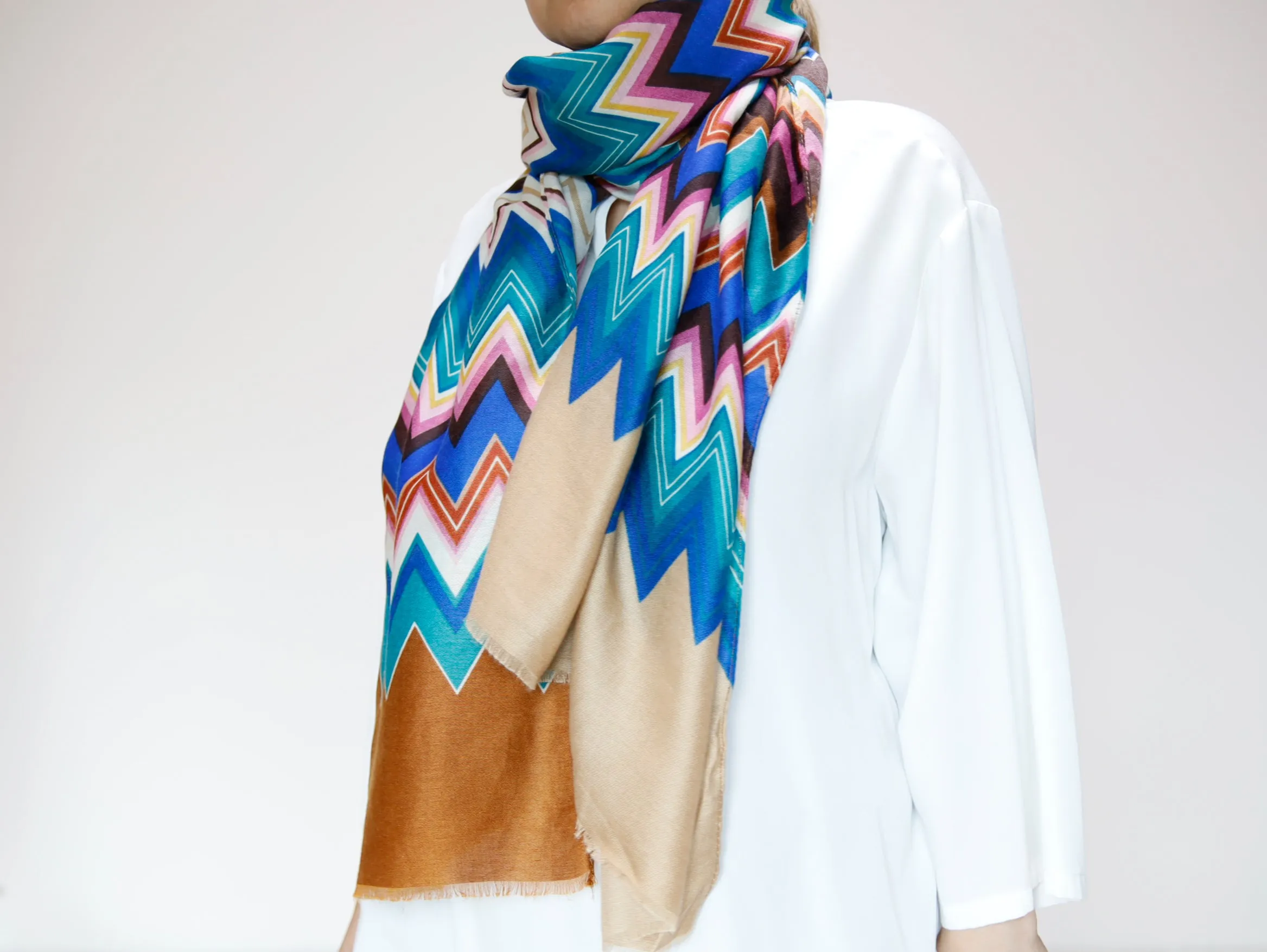 <A17B>  PRINTED  Scarf ZIGZAG -BROWN